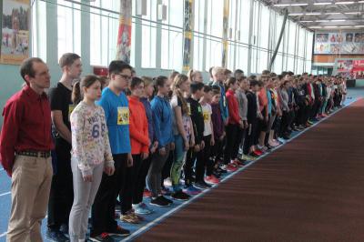 В манеже «Юность» проходят легкоатлетические соревнования памяти Павла Чехова